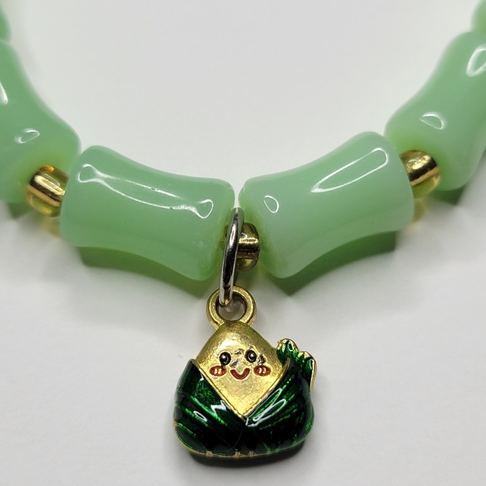 Super Cute Green And Gold Color Bamboo Glass Asian Smiley Charm Stretch Bracelet - Picture 2 of 5